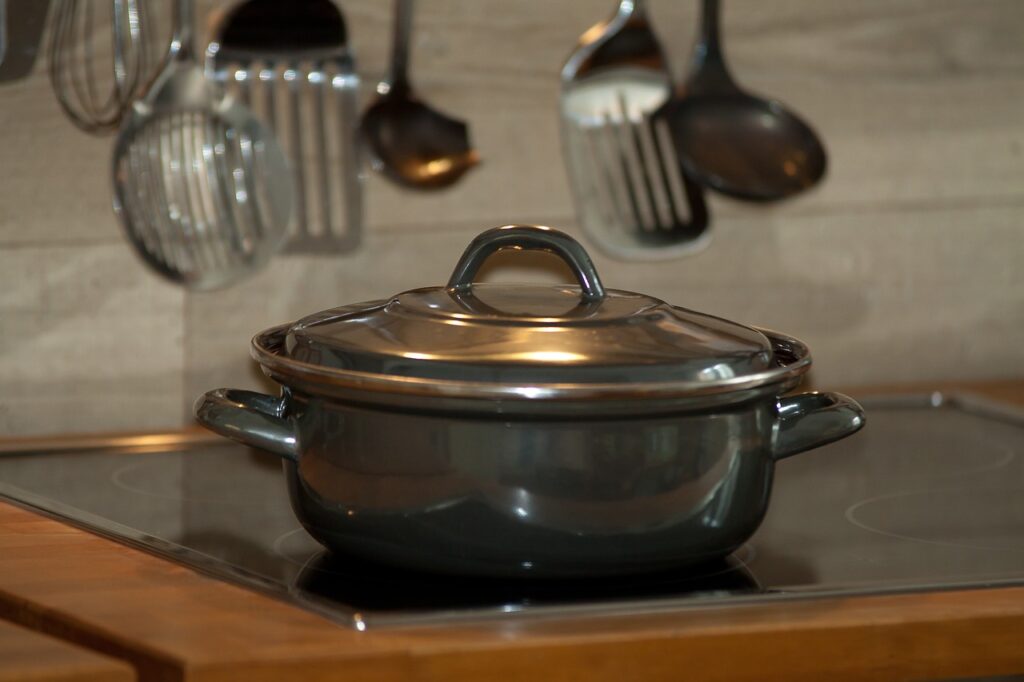 cook, kitchen, cooking pot-750142.jpg