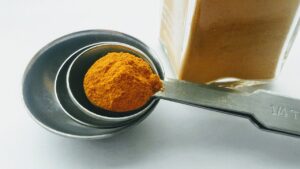 turmeric, spices, spoon-3907491.jpg